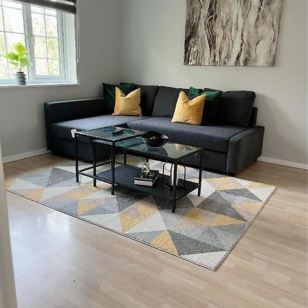 Stunning Apartment In Beckton With Private Entrance London Eksteriør billede