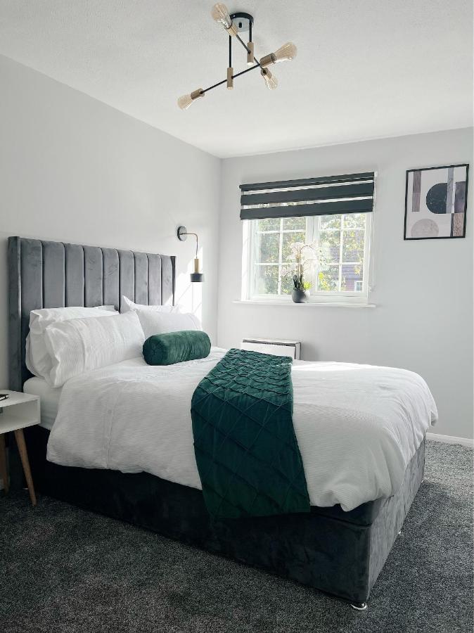 Stunning Apartment In Beckton With Private Entrance London Eksteriør billede