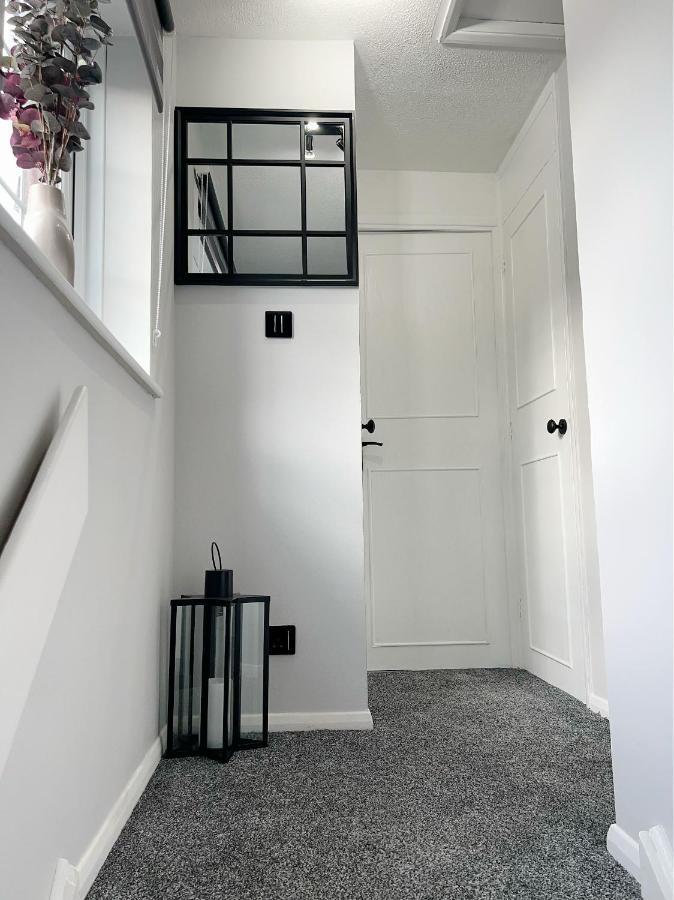 Stunning Apartment In Beckton With Private Entrance London Eksteriør billede